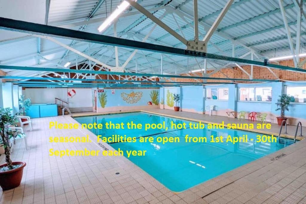 Ocean Breeze, Gower Holiday Village. Allows Dogs Swansea Exterior foto